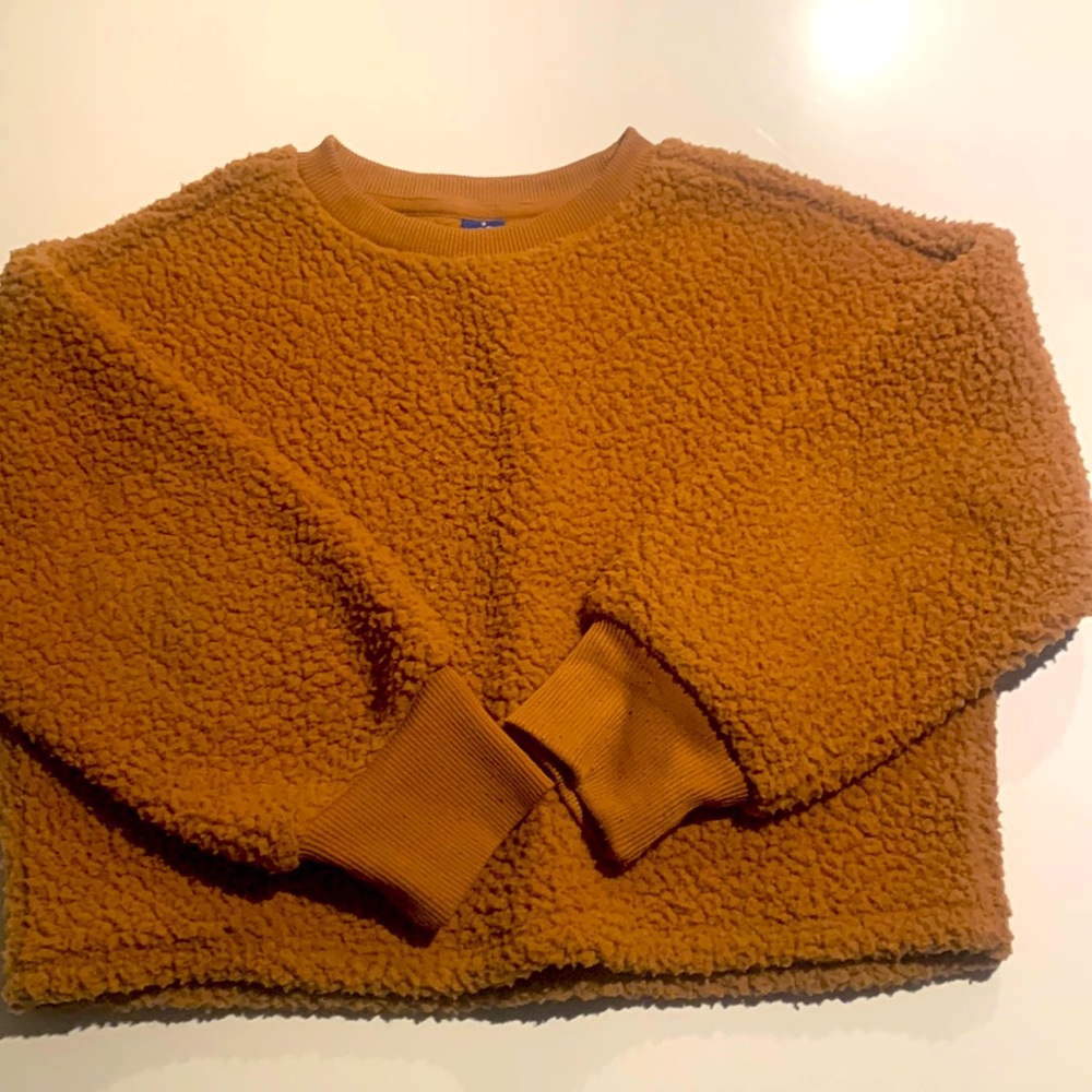 Girls size 6 long sleeve fleece cropped top